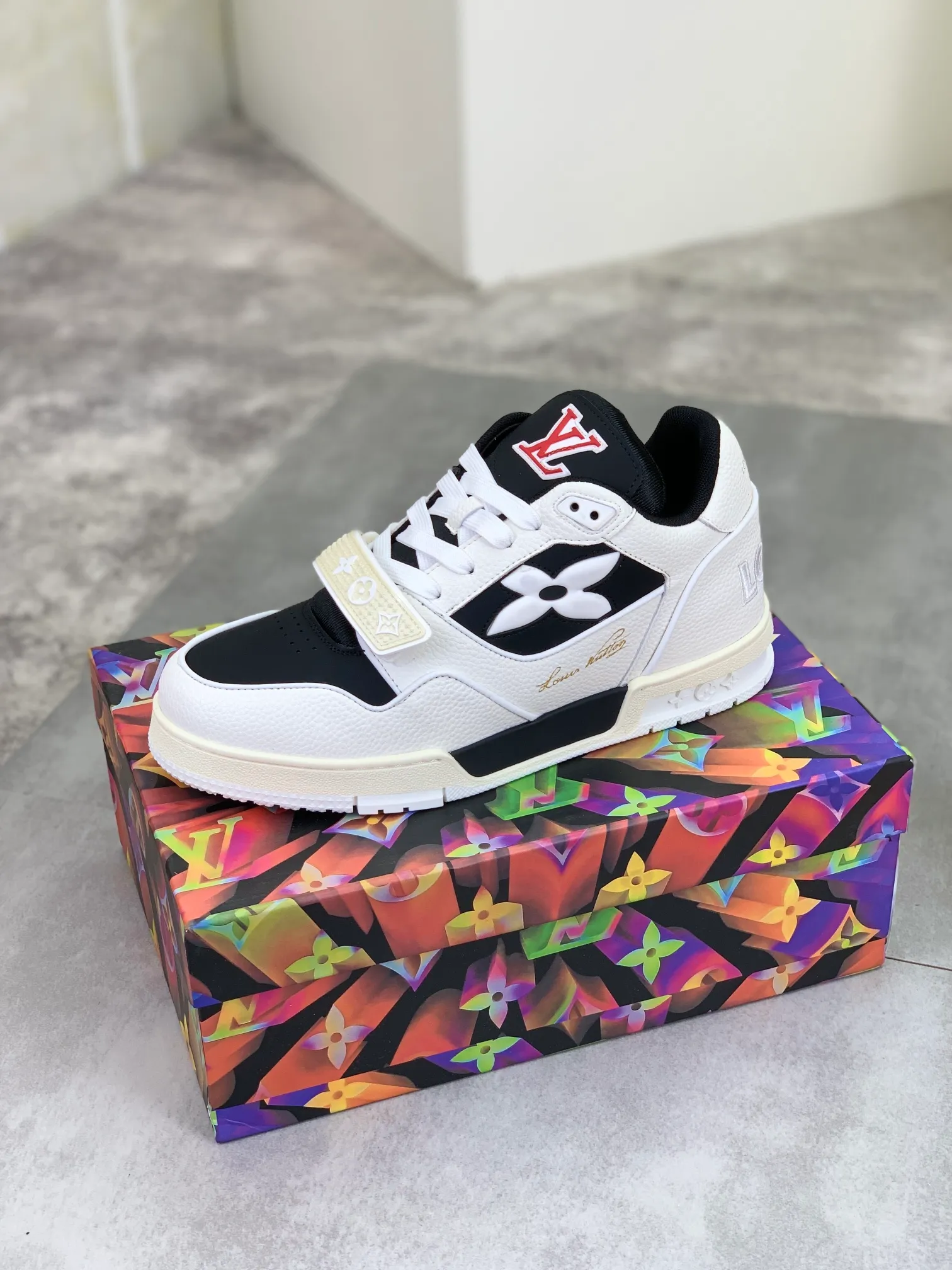 Men's shoes 💰P580 New style 💰💎💎Latest color High version 2025Louis*Vuitto* LV Traine Catwalk TRAINER outsole and fabric private model A shoe that definitely costs a lot of money and effort. This series was designed after the arrival of Vifgil. It is favored by many fans every season. Original TPU outsole Original packaging Men's size: 38-45 (46 can be customized) Color: 3️⃣ colors available (available from stock, super fast delivery)